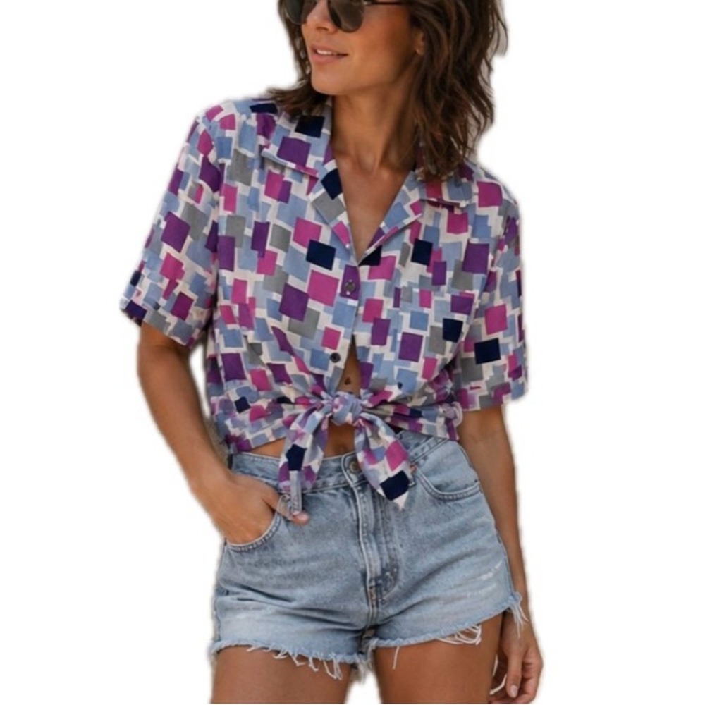 American Sweetheart Women's M Geometric Collared‎ Short Sleeve Button-Up